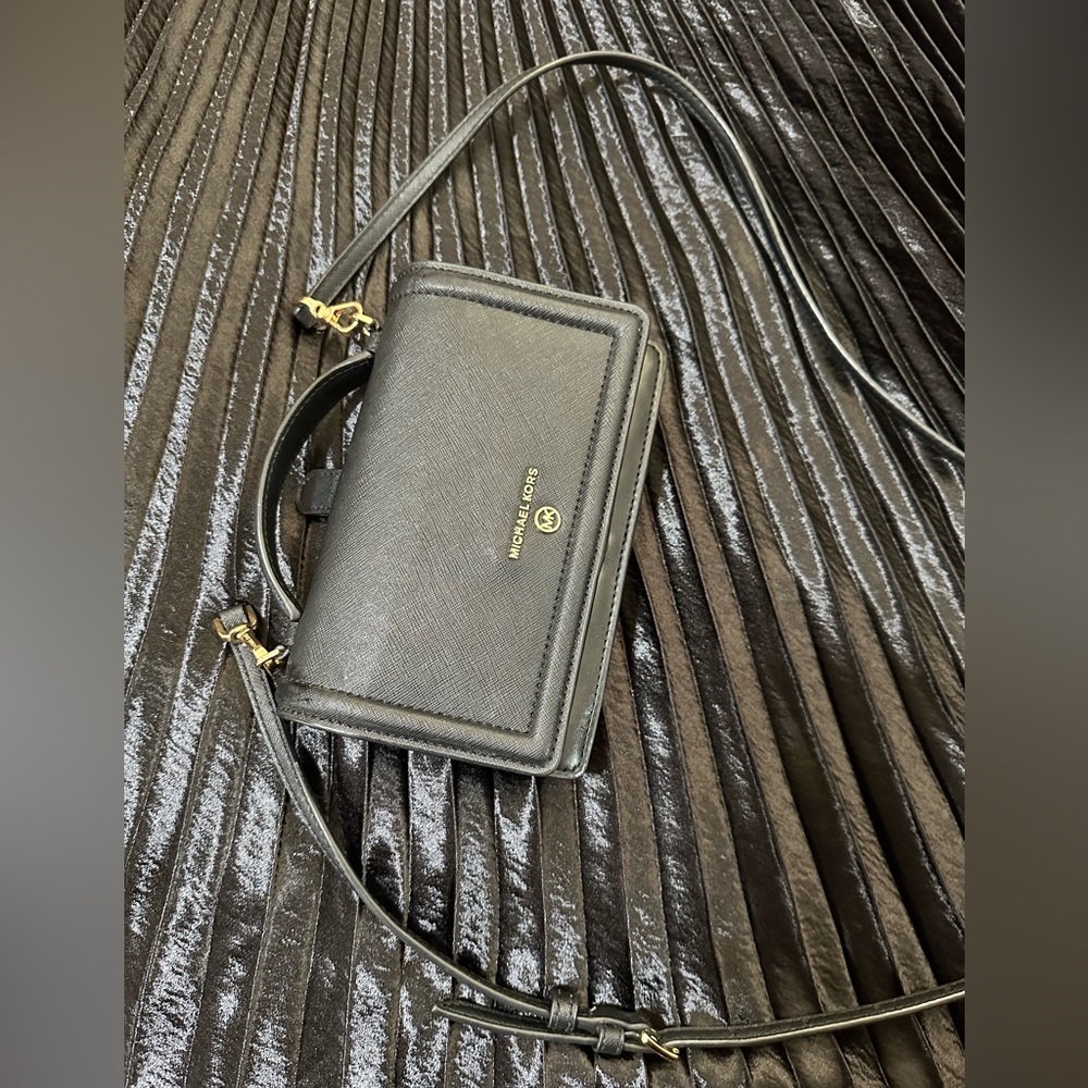 Michael Kors jet set small pebbled leather smartphone convertible crossbody bag